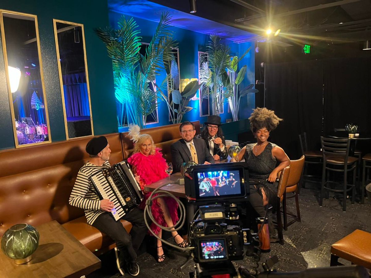 CltSquawks's tweet image. More video filming today! HUGE shoutout to @middlecjazz for letting us invade their space! Y’all should definitely check that place out! Oh yeah, and @NickOchsnerWBTV did okay too.😉#squawksnc17