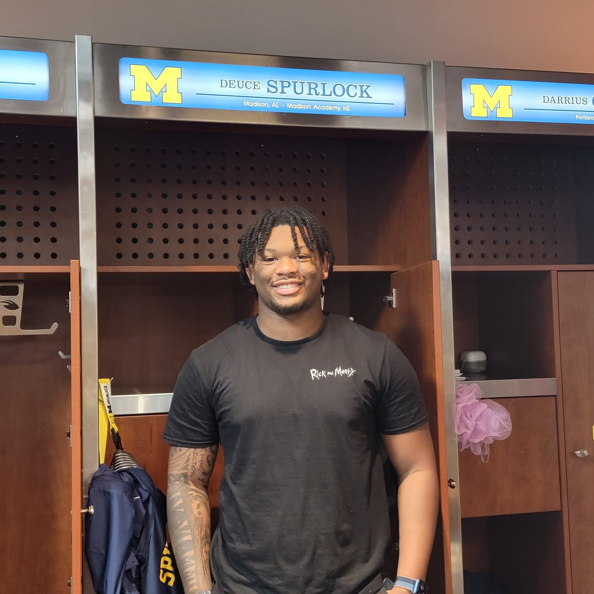 laterra_h's tweet photo. So this happened today. @deucespurlock is all moved in and ready to get started with his Freshman Journey. Y'all take care of my big boy A2. He's a Michigan Man now. 😉 Go Blue!! 💙 💛 #FreshmanYrLoading #OneProudMom #Wolverine #GoBlue #15IsMyBday https://t.co/uI8GRtJrjd