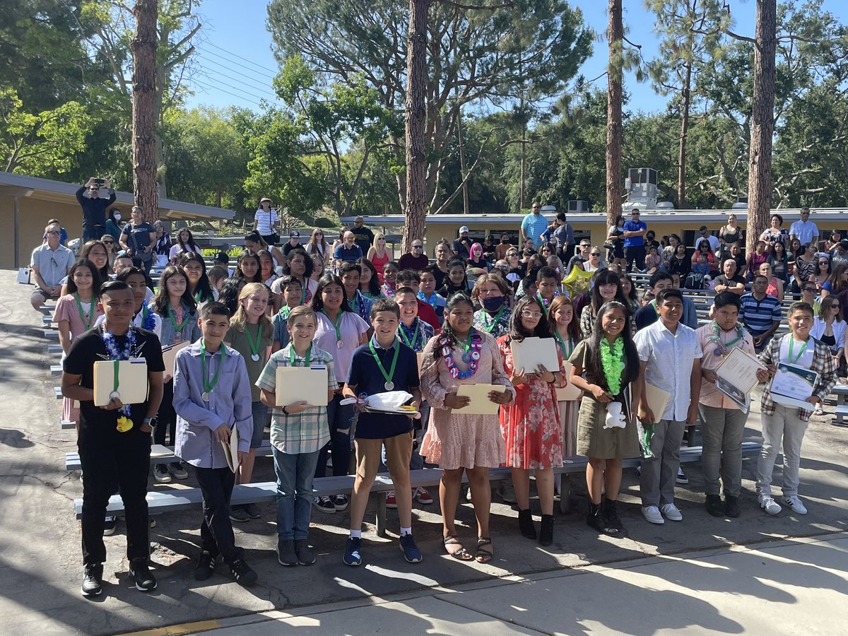 Ortiz_LaderaDI's tweet photo. 6th grade celebration!!!@vatjdh https://t.co/sD1msUiw4c
