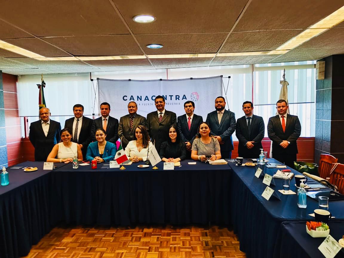MinexGt's tweet photo. #ConsejeroComercialGT del #MinexGT en México junto a #ZolicGT y Zonas de Desarrollo Económico Especial Públicas #ZDEEP se reunieron con la Cámara Nacional de la Industria de Transformación @CanacintraMxl. https://t.co/I8nD72W5mG