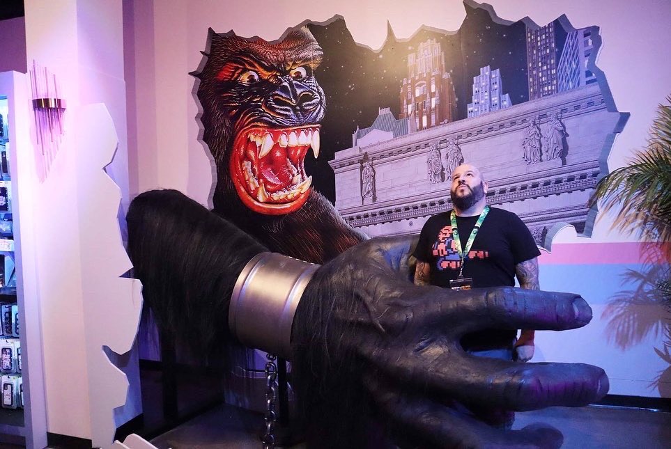 parkchums's tweet photo. These pics are from the Tribute Store at Universal Orlando! 🤩 The tribute store has reopened and the Summer Tribute Store theme is all about classic Universal! ✨ Link to video: https://t.co/4VRdKrbnkf 😉 #parkchums #vlog #contentcreator #universalstudios #themepark https://t.co/IMBIPAGepx