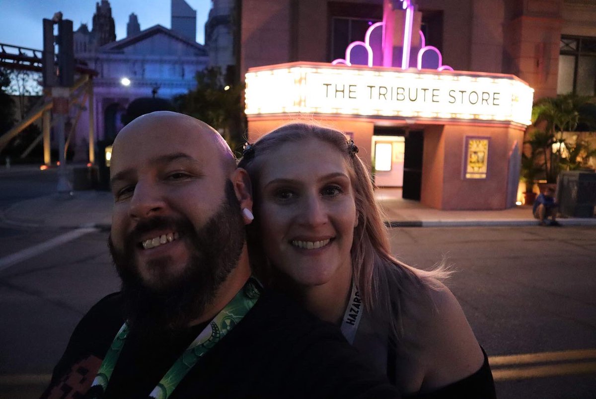 parkchums's tweet photo. These pics are from the Tribute Store at Universal Orlando! 🤩 The tribute store has reopened and the Summer Tribute Store theme is all about classic Universal! ✨ Link to video: https://t.co/4VRdKrbnkf 😉 #parkchums #vlog #contentcreator #universalstudios #themepark https://t.co/IMBIPAGepx