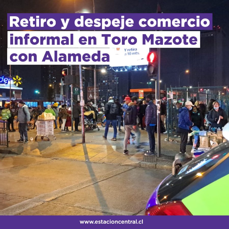 muniecentral's tweet photo. [AHORA] En trabajo coordinado de la Dirección de Seguridad Comunitaria y Carabineros de Chile, se realiza despeje y retiro de comercio informal en sector de Toro Mazote con Alameda. 

¡No compres en el comercio ilegal, no te expongas a multas!

#EstacionCentral https://t.co/EPaXi3IQAr