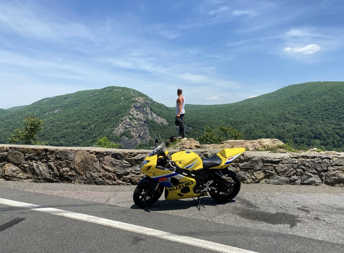 IAmFrankieK's tweet photo. The best view comes after the hardest climb. ⛰
.
.
.
You can have anything you want in life. The recipe is consistency, discipline, and patience...☝🏽💎
.
.
DECIDE. COMMIT. PERSEVERE. 
Remain #AliveAndRelentless with that #fingertothesky ☝🏽⛰ https://t.co/P2Zxsh5rm5