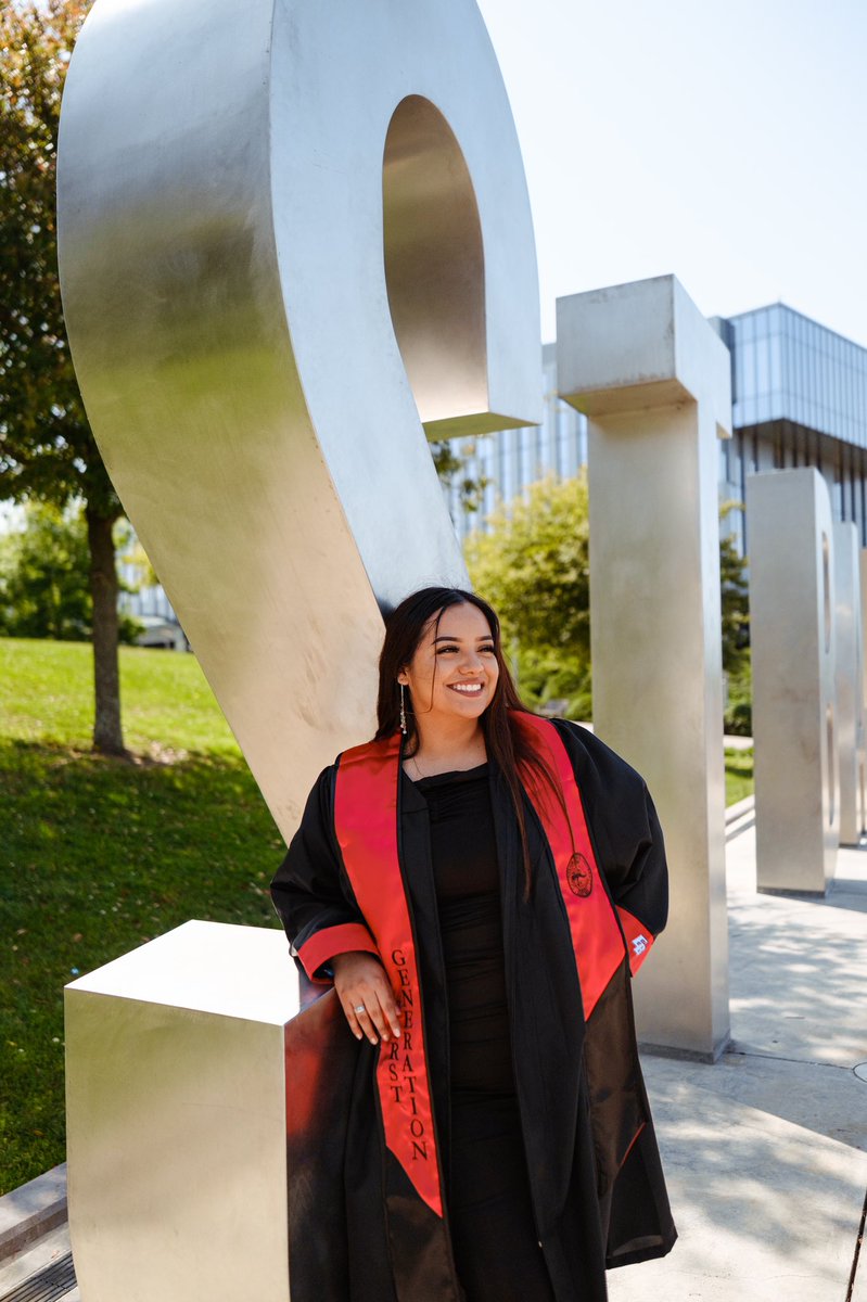 Vallerrrii's tweet photo. I graduated with a BA and got a big girl job y’all!! First gen Latina 🇲🇽✨ https://t.co/ovzCxrdgCJ