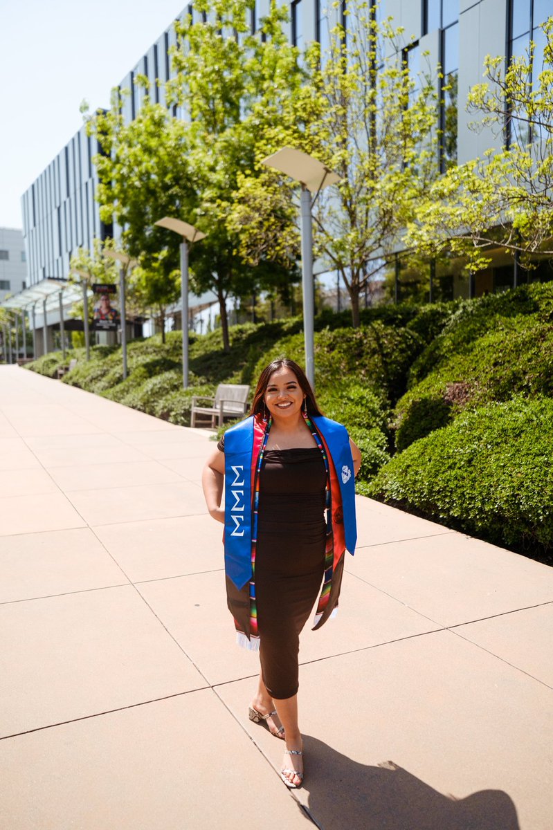 Vallerrrii's tweet photo. I graduated with a BA and got a big girl job y’all!! First gen Latina 🇲🇽✨ https://t.co/ovzCxrdgCJ
