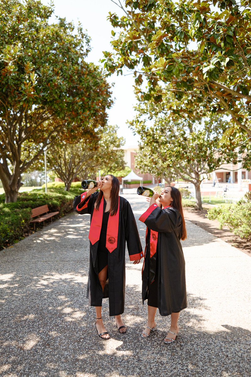 Vallerrrii's tweet photo. I graduated with a BA and got a big girl job y’all!! First gen Latina 🇲🇽✨ https://t.co/ovzCxrdgCJ