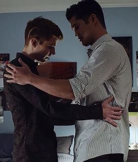 94Michell94's tweet photo. #Zach &amp; #Alex (#Zalex): #13ReasonsWhy 

La verdad es que creo que fueron mi primer shipp BL; no saben cuanto los shippee desde la segunda temporada y cuanto los adoro, aunque no quedaron juntos; nadie me quita la alegría de ver ese BESO entre ellos, mi corazón fue feliz 😍 https://t.co/b2uHcrUQEY