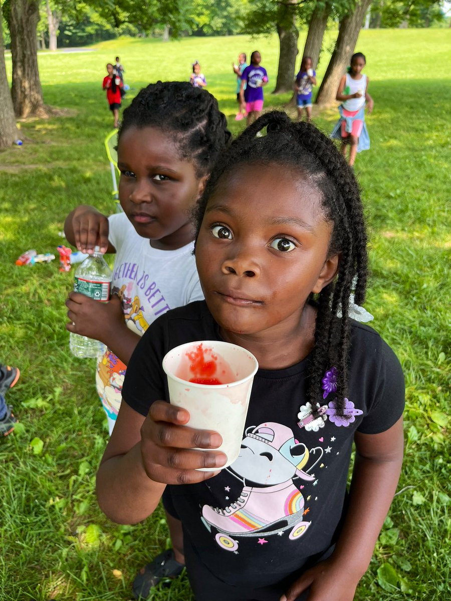 __MissQuinn's tweet photo. There is nothing better than sweet smiles & cold water ice 😄 #FieldDay22 #JEJWildcats https://t.co/P8PHX3z0NW
