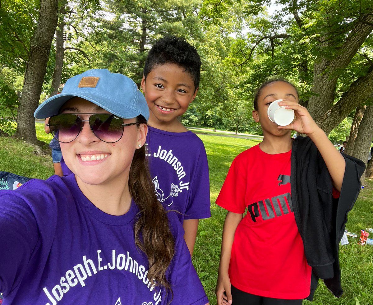 __MissQuinn's tweet photo. There is nothing better than sweet smiles & cold water ice 😄 #FieldDay22 #JEJWildcats https://t.co/P8PHX3z0NW