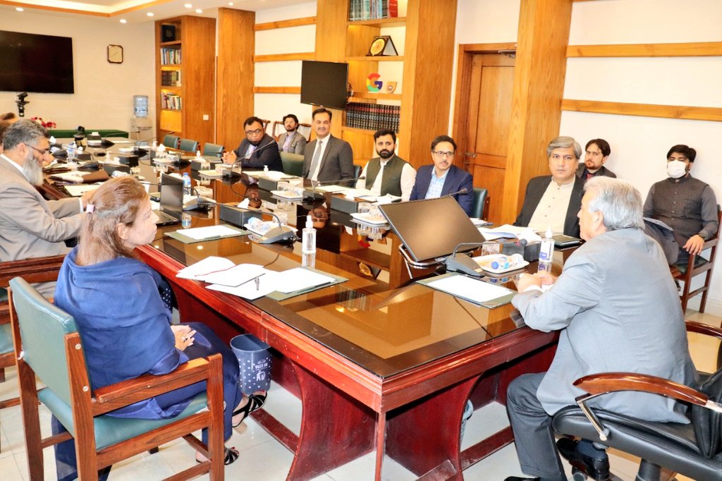 EduMinistryPK's tweet photo. Under the able leadrshp of Fed Minister @RTanveerPMLN &amp; relentless efforts of officials at @EduMinistryPK @ForeignOfficePk &amp; HEC, all tech/admin modalities sortd with Chinese side &amp; a chartrd flight has finally been arrangd for 7th June to take 1st batch of Pak students to China. https://t.co/k2R56KIfVA
