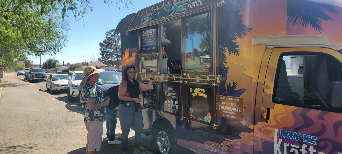 We also enjoyed some delicious Kona Ice. 🍧
<a href="/UrenoOlivas/">Claudia Ureno-Olivas</a> 
@DA_Acosta_CG 
<a href="/LauraBurdett3/">Laura Burdett</a> 
@Ascarate_Eagles 
<a href="/YsletaISD/">Ysleta ISD</a>