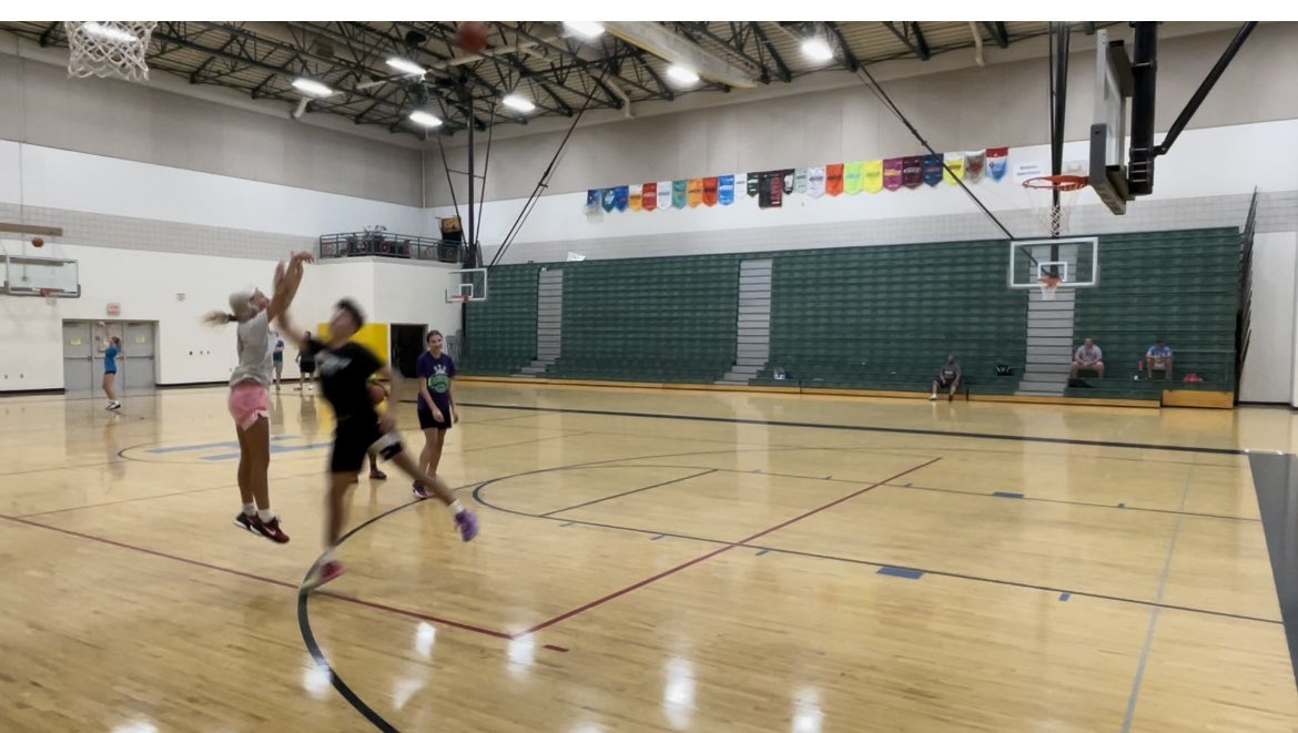 secorsig's tweet photo. (1) Awesome group!
@BriThomas24, Trenton - big time shooter/great kid to be in the gym with
@TerrellJeffer16 - #MakeShots16, TK - primed for a huge senior yr 
@karastraub32, Grass Lake - skilled and coachable 
@HarmonieBelton, EK - lockdown defender, O skills emerging #MakeShots https://t.co/lc33IsUsVu