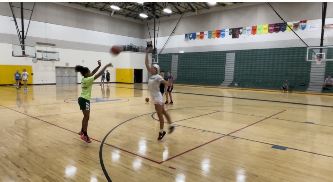 secorsig's tweet photo. (1) Awesome group!
@BriThomas24, Trenton - big time shooter/great kid to be in the gym with
@TerrellJeffer16 - #MakeShots16, TK - primed for a huge senior yr 
@karastraub32, Grass Lake - skilled and coachable 
@HarmonieBelton, EK - lockdown defender, O skills emerging #MakeShots https://t.co/lc33IsUsVu