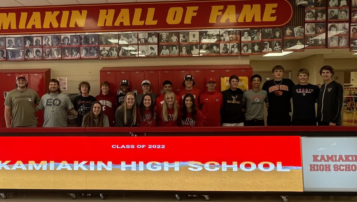 KamiakinBraves's tweet photo. Congratulations to our senior athletes continuing beyond high school. These 20 athletes were celebrated today with their commitments various colleges and universities! Way to go seniors! ⚾️⚽️🏀🏃‍♂️🏃‍♀️🏐🏈🥎 https://t.co/r6BwTFOH9R