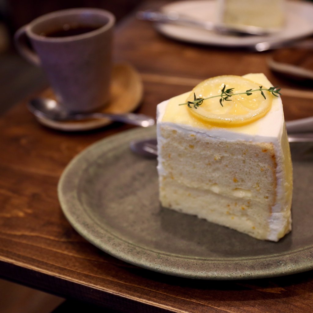 バンド界のパンケーキ王子bot おやつcafe Holic 谷町四丁目 谷町四丁目 六丁目間の 谷町 筋の少し東にある小さなcafe 季節のフルーツを使ったケーキや スコーンなど焼き菓子はどれも丁寧に作られていて 絶品の美味しさ 人気メニューは予約分で