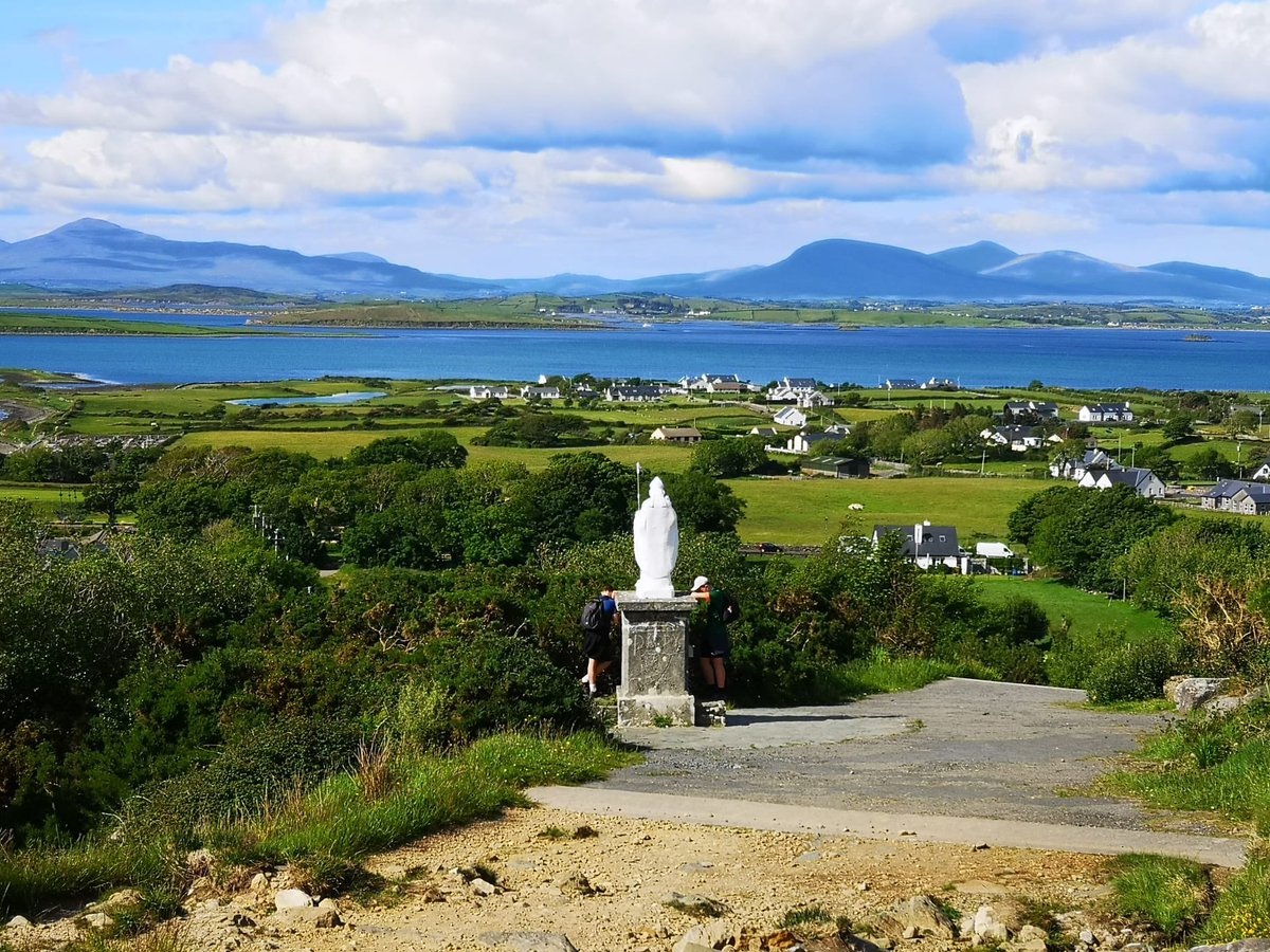 leashm77's tweet photo. @MayoNorth The most glorious day 💚🇮🇪🫶🏼☀️ #Reek #croaghpatrick🙌🏼 https://t.co/faYU515w4Q
