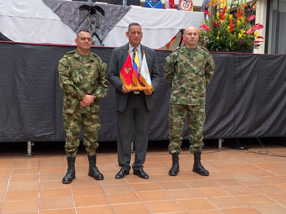 Este congreso se desarrolló en alianza con la <a href="/EsdegCol/">Escuela Superior de Guerra Colombia</a> y la <a href="/lamilitar/">UMNG</a> , con la participación de empresas como <a href="/MSFTColombia/">kop sak</a>, <a href="/awscloud/">Amazon Web Services</a>, <a href="/Servientrega_ms/">Servientrega | Colombia</a> y la <a href="/URosario/">URosario</a>, exaltando la importancia de integrar el Estado, la industria y la academia en la construcción de conocimiento