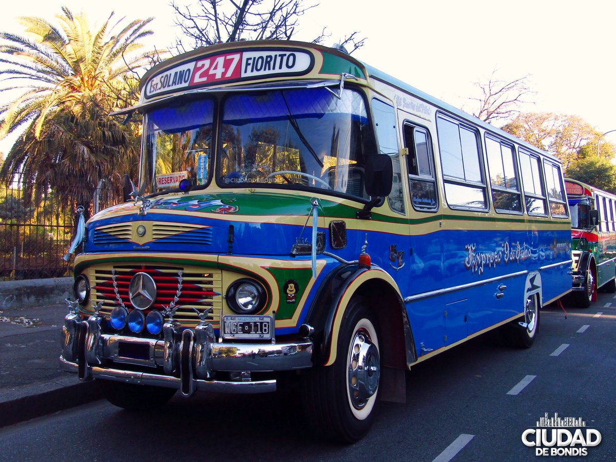 CiudadDeBondis's tweet photo. [#ESPECIAL]
#CaravanaDeMayo PARTE 3

Ultima entrega con las reliquias que fueron a la Caravana. 4 líneas representaron al conurbano: #Linea203, #Linea247, #Linea343 y #Linea437.
El de la 343 es un Peveri MB 1320. Los demas, MB 1114.

📸Posteo COMPLETO en https://t.co/4bULWLbETQ https://t.co/cWe1HK1P9C