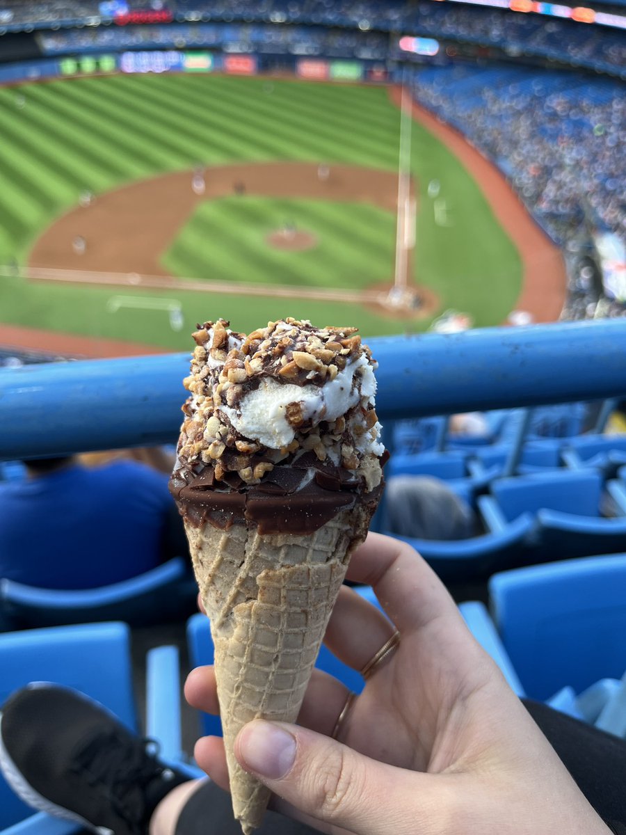 6ctober_'s tweet photo. @BlueJays need some more quality control. Waited in line to find out the cone is all mashed up #icecream #drumstick https://t.co/Xv2c0NXrNB