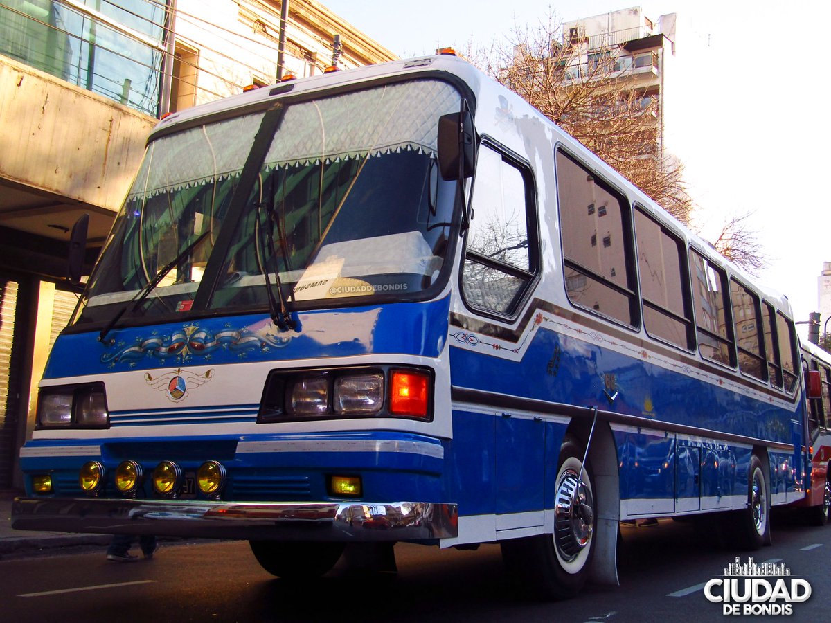CiudadDeBondis's tweet photo. [#ESPECIAL]
#CaravanaDeMayo PARTE 3

Ultima entrega con las reliquias que fueron a la Caravana. 4 líneas representaron al conurbano: #Linea203, #Linea247, #Linea343 y #Linea437.
El de la 343 es un Peveri MB 1320. Los demas, MB 1114.

📸Posteo COMPLETO en https://t.co/4bULWLbETQ https://t.co/cWe1HK1P9C