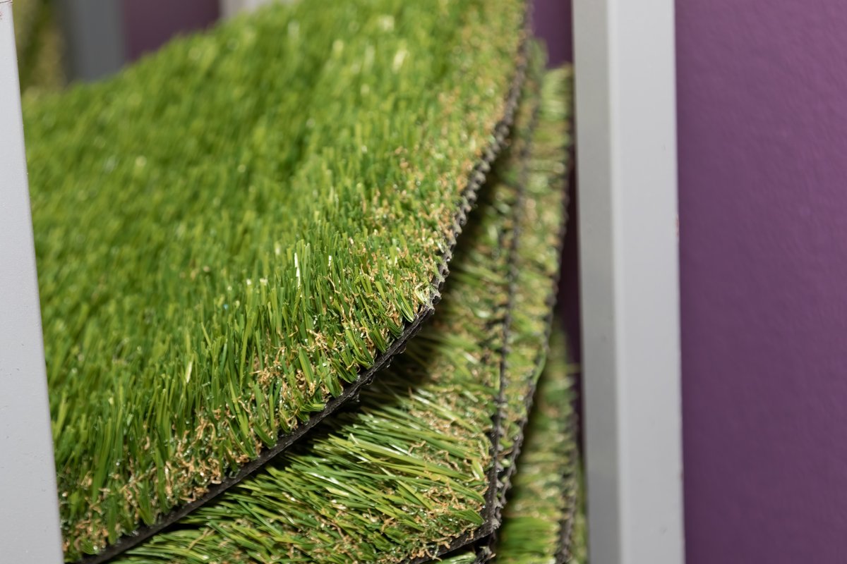 TurfEnvyUSA's tweet photo. Do you know about thatch? Thatch is the component in artificial turf that holds the blades up. It is also the component that gives the turf a realistic look! Have more questions? Give us a call today! (833) TURF-ENV
#TurfEnvyUSA #ArtificialTurf #TurfManufacturing #Thatch #Nevada https://t.co/UFtTrcnGbf