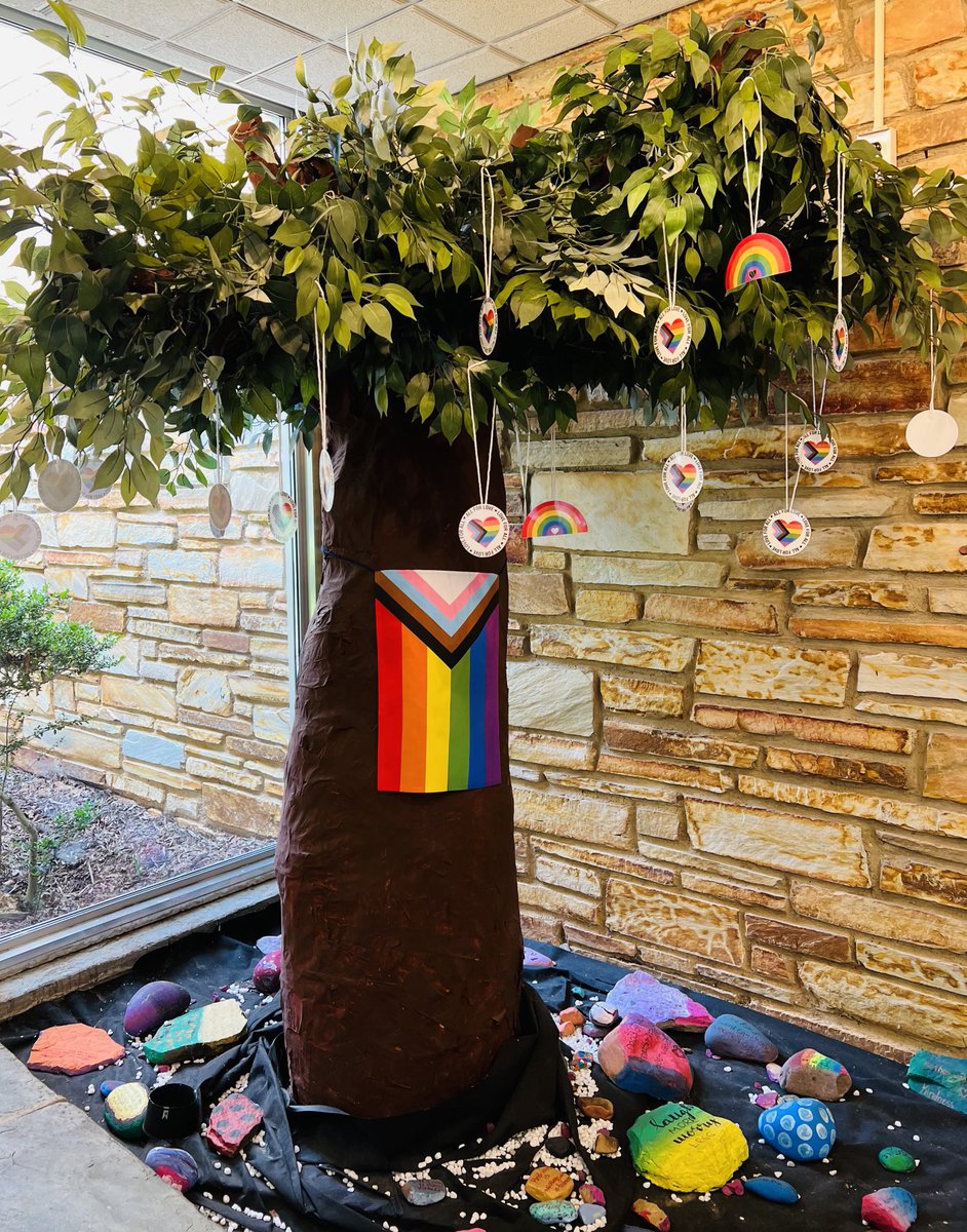 It’s time to kick off Pride Month, and our school tree is ready. ⁦<a href="/WMS_WolfPack/">WilliamsburgMS</a>⁩ ⁦<a href="/wmspta_wolves/">Williamsburg MS PTA</a>⁩ ⁦<a href="/APSVirginia/">Arlington Public Schools</a>⁩ ⁦<a href="/APSVaSchoolBd/">APS School Board</a>⁩ ⁦<a href="/SuptDuran/">Francisco Durán, Ed.D.</a>⁩ ⁦@JodyOslerWMS⁩ ⁦@HokieAEK⁩ ⁦@MrKWMSWolves⁩