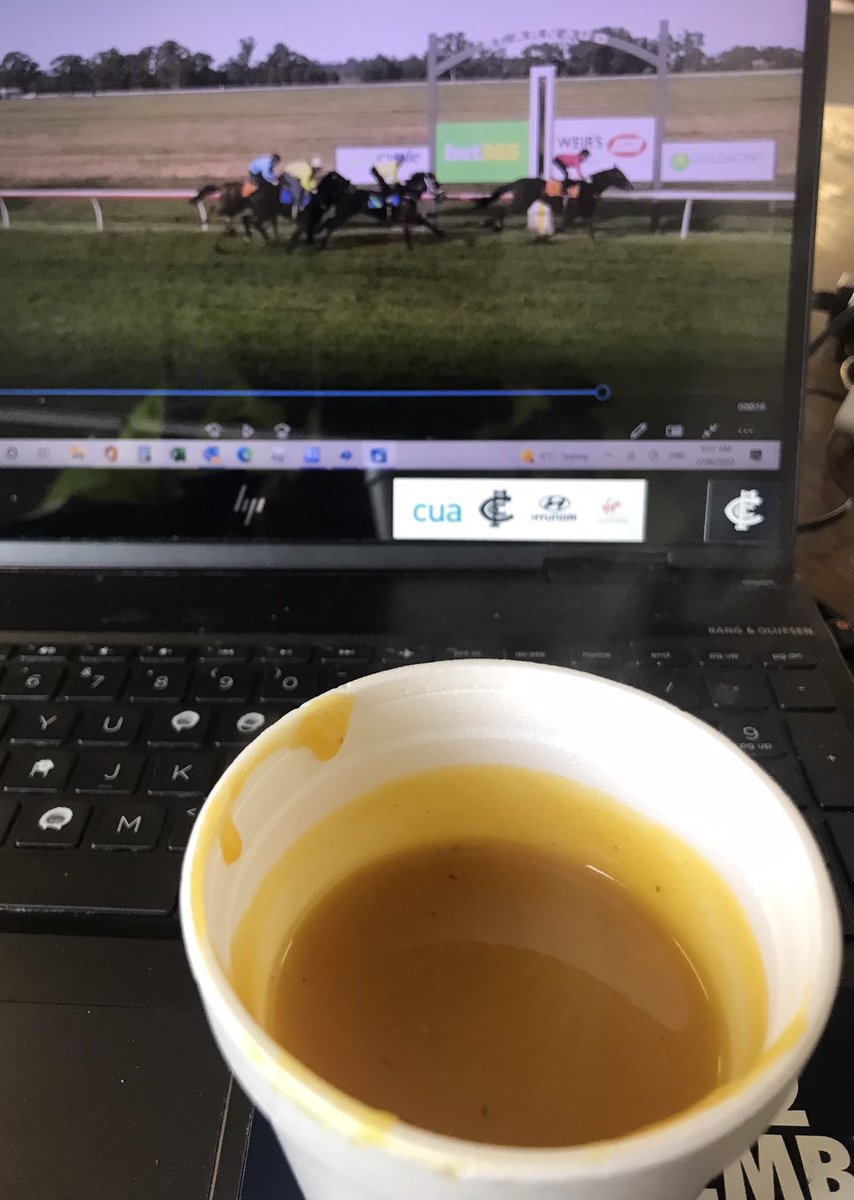 morgzracing's tweet photo. @StArnaudTC best in the business for soup, three broths &amp; BBQ snags. Helps -2 degree Jumpout mornings, country folk, grassroots, the best @racing https://t.co/sSNDISj9Yu