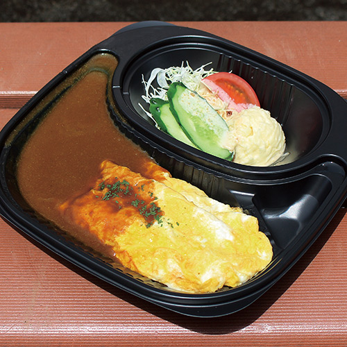 Mochica加盟店をご紹介 江東区亀戸にある 地元に愛される隠れ家カフェ Eat Cafe Anzu イートカフェ アンズ オムで包んだドライカレーをカレーと一緒に ドライオムカレー ドリンクパックに入った イタリアンドリンク ブラッドオレンジ をもちかえり