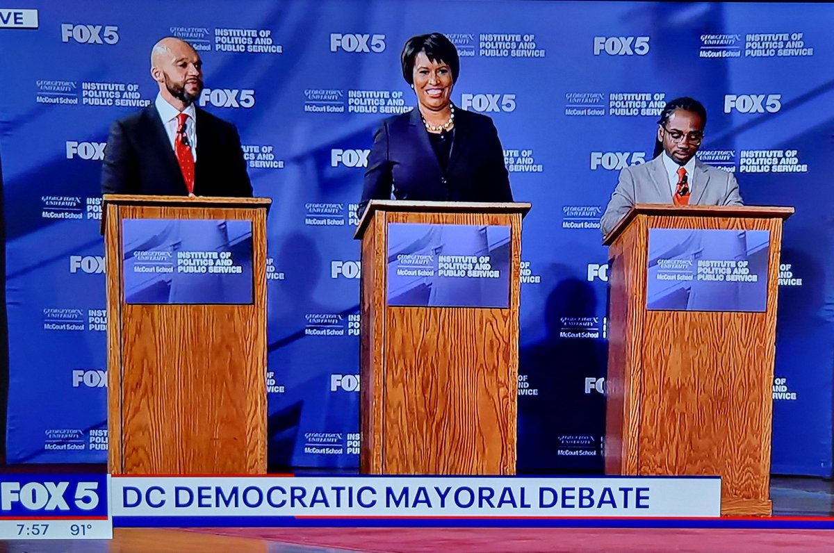 dionjohnson318's tweet photo. Caught the end of the DC Democratic Mayoral Debate on @fox5dc. Look at this pic and tell me if there is any doubt who's going to win. Policies aside, one person looks like a larger than life pro.

@CMRobertWhiteDC
#travonwhitejr
@MurielBowser
@stevechenevey
@Fox5DCJeannette https://t.co/awr8ipfSwY