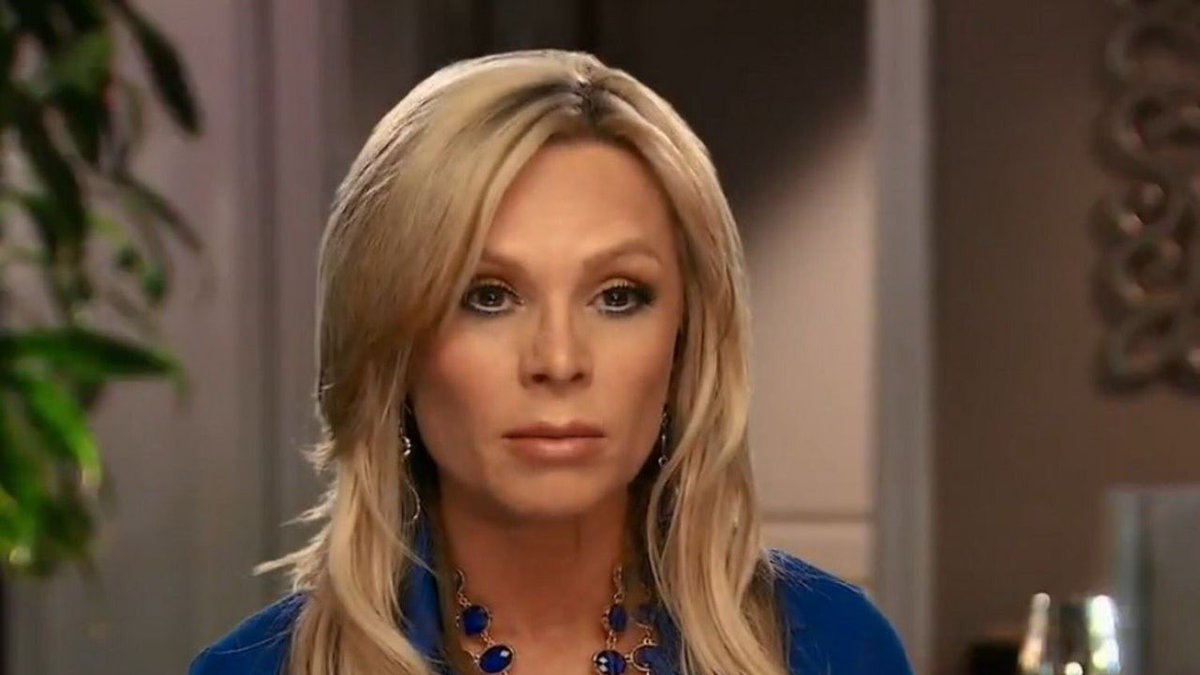 housewifegifs's tweet photo. Unpopular opinion but I don’t see how Crystal was setting up Sutton with the “Tell me you’re that girl” comment when Sutton made a complete ass out of herself interrupting Crystal talking about race out of nowhere #RHOBH https://t.co/BZoVt5qbhH