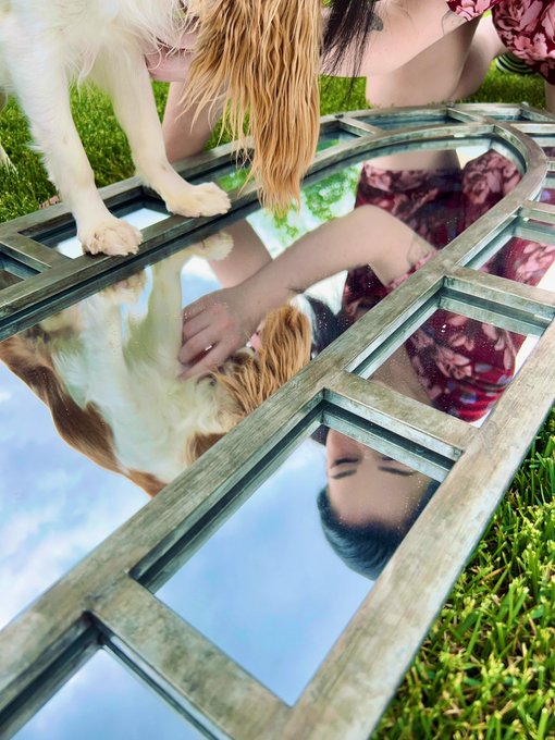 Watch Evelyn Claire's leaked NSFW photo on TwXstars