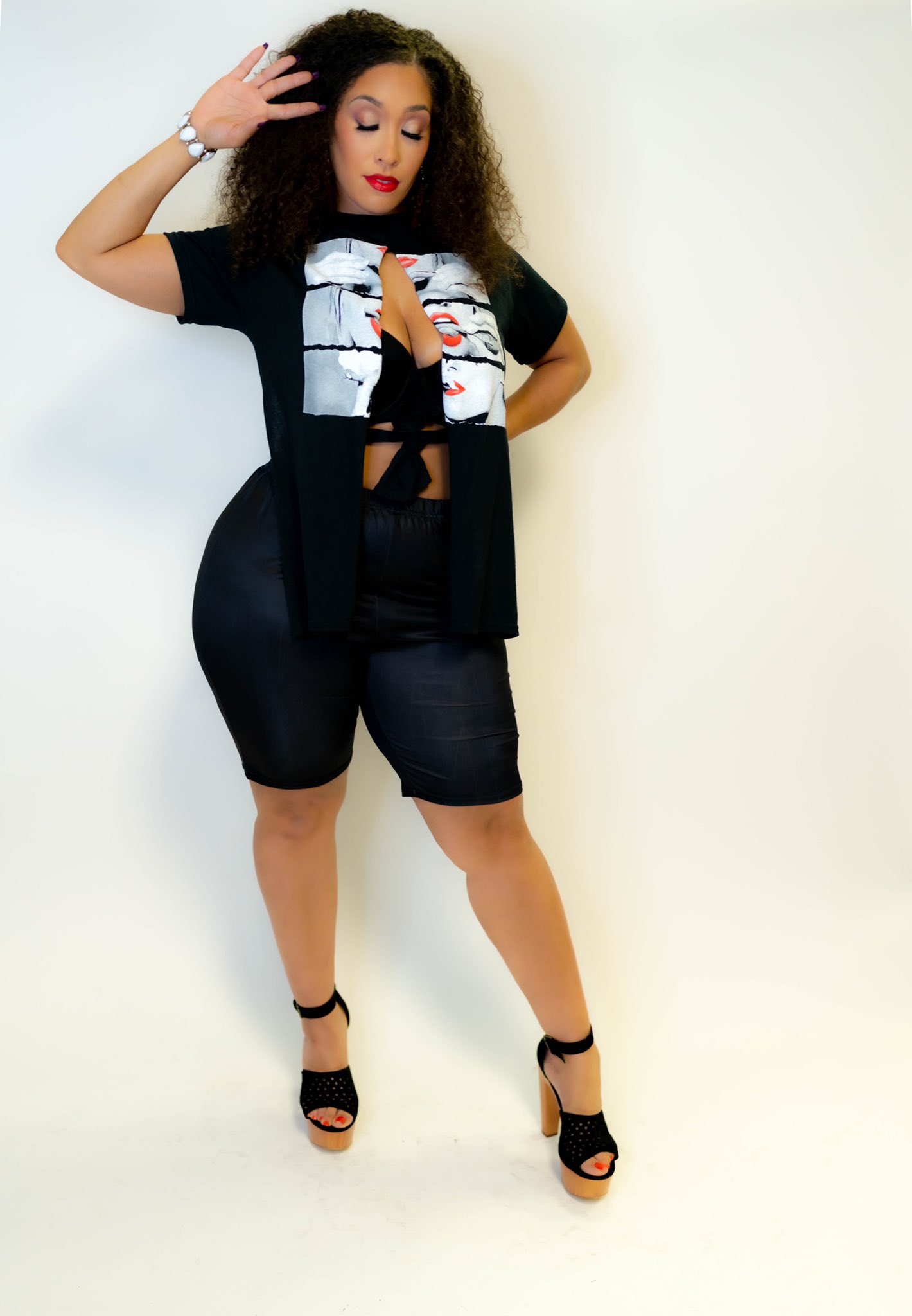 TW Pornstars - 1 pic. KENDRA KOUTURE. Twitter. Images by: 616_castro @capbycastro styles by