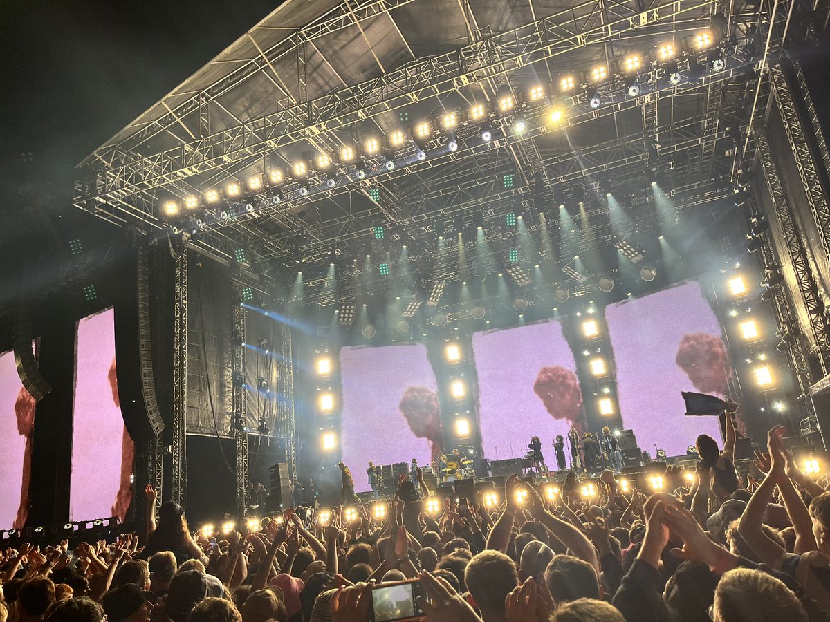 tomconrx7's tweet photo. @liamgallagher You were the absolute bollocks tonight 💪🏻 https://t.co/psfcQ95Dgw