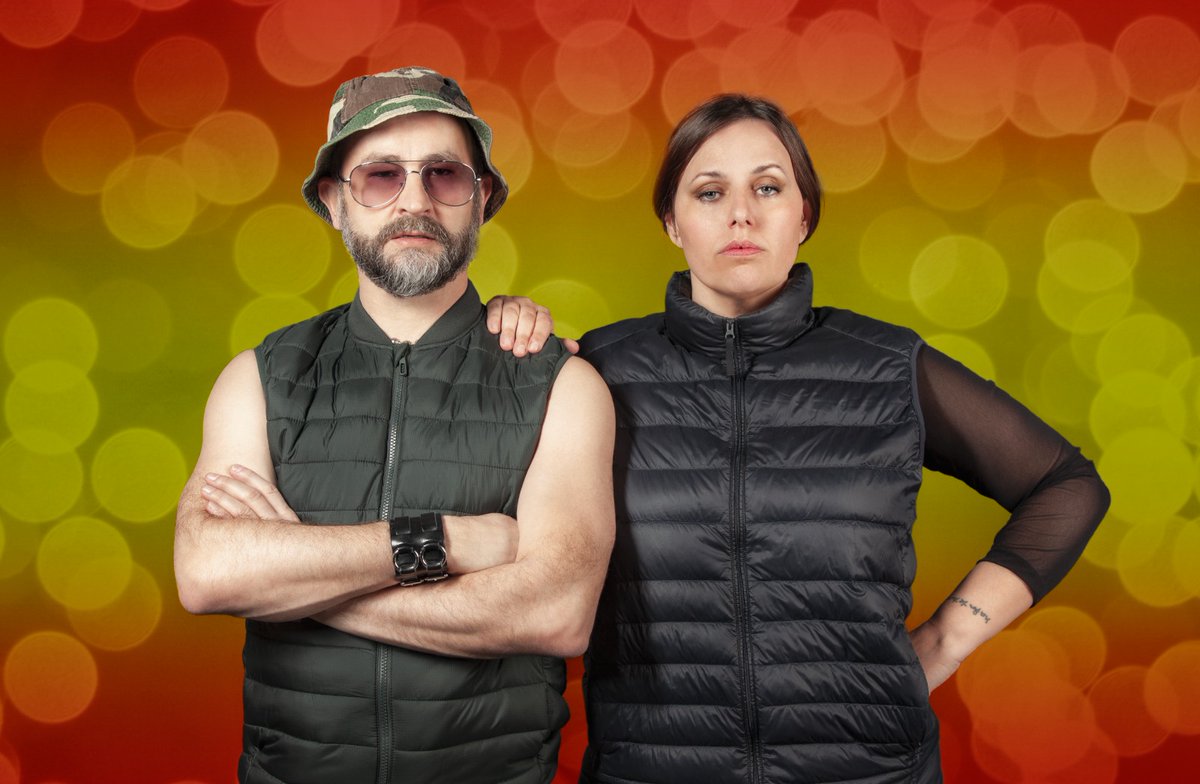 <a href="/LosPajarosPican/">D. Méndez</a> <a href="/TodaEnteraOfi/">TodaEntera</a> reivindica el Fachaleco como la prenda transversal que aúna clases ricas y pobres, obreros y patronos, caciques y temporeros. Una prenda absurda reflejo de nuestra querida España.