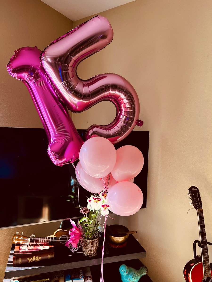 irmaaceves3's tweet photo. Thank you Cishanie for my beautiful Orchids, Balloons and Delicious dessert! You spoiled me! Blessed to have you as a Leader y Amiga ! ♥️🙏🏽 @cishanie https://t.co/ixrcHPFlGz