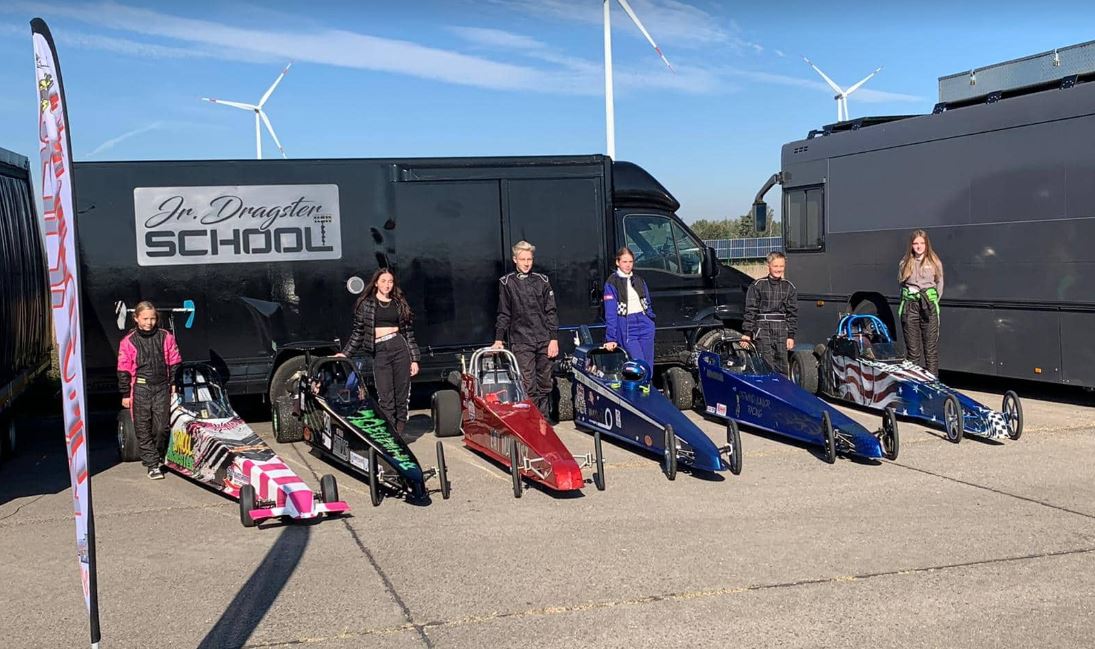 v8meetings's tweet photo. Nog 8 dagen voor het spektakel weer losbarst in #Drachten: #DragraceMadness
Uit Duitsland komen diverse Junior Bikes &amp; #Dragsters van Junior Dragster School. Deze is in het leven geroepen om #dragracen bereikbaar te maken voor kinderen. Een mooi initiatief! #dragrace https://t.co/9rVC4gdN3i