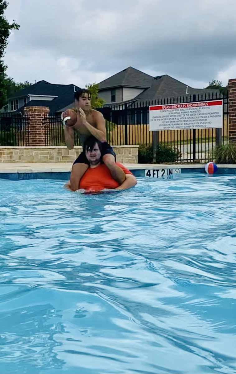 DisonPayton's tweet photo. I got some football & weightlifting in today ๐๐ฏ๐ #weightlifting #shenanigans #Iliftmorethanyou #football #DoesItCount https://t.co/ErvWYGgLAZ