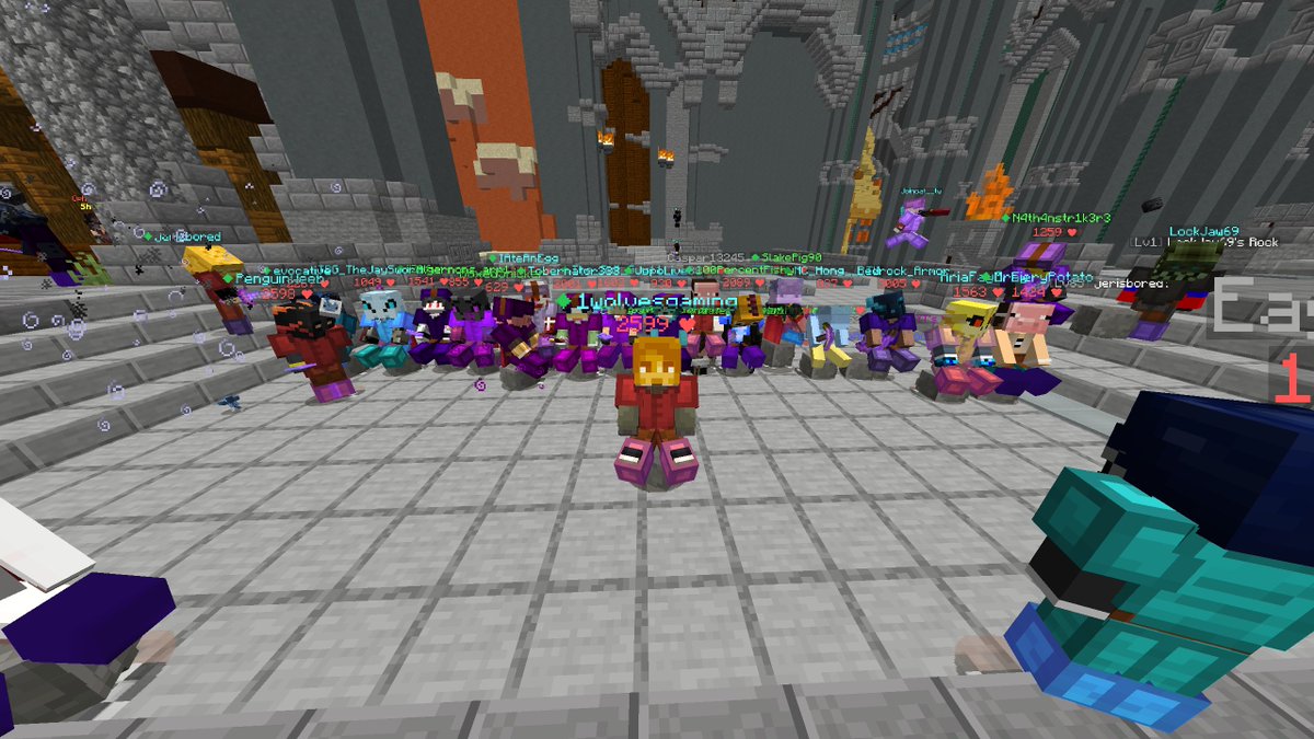 1wolvesgaming's tweet photo. there was a cult in the skyblock lobby https://t.co/pjOumrAOPB