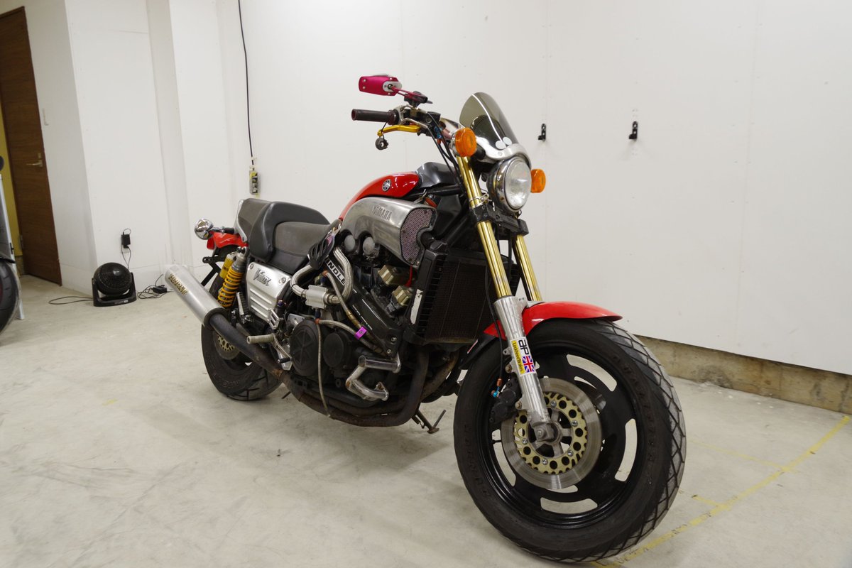 TopicsMoto's tweet photo. ヤマハ　V-MAX　1200　

買い取らせて頂きました✨
外装状態は良くないですが、豪華なパーツがたくさん

この度は買取のご依頼有難うございました‼️🙇
かなり安めに出すので、お探しの方は是非

#mototopics #バイク乗りと繋がりたい #バイク好きと繋がりたい  #バイク買います　#バイク売ります #VMAX https://t.co/ezHYNT31yO