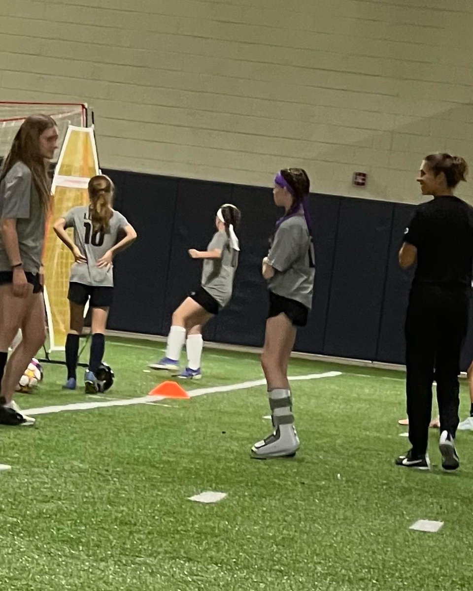 tara_garvin11's tweet photo. Such an incredible experience & memory for @ava_garvin spending the afternoon with one of her idols @CarliLloyd. If only she hadnβt torn the ligaments in her ankle the week prior π #memoryofalifetime https://t.co/61tCQFLUlV