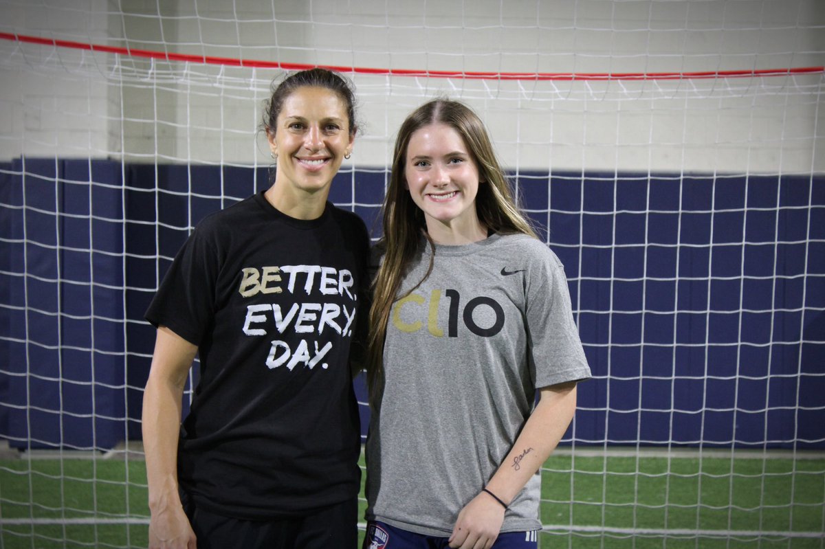 tara_garvin11's tweet photo. Such an incredible experience & memory for @ava_garvin spending the afternoon with one of her idols @CarliLloyd. If only she hadnβt torn the ligaments in her ankle the week prior π #memoryofalifetime https://t.co/61tCQFLUlV