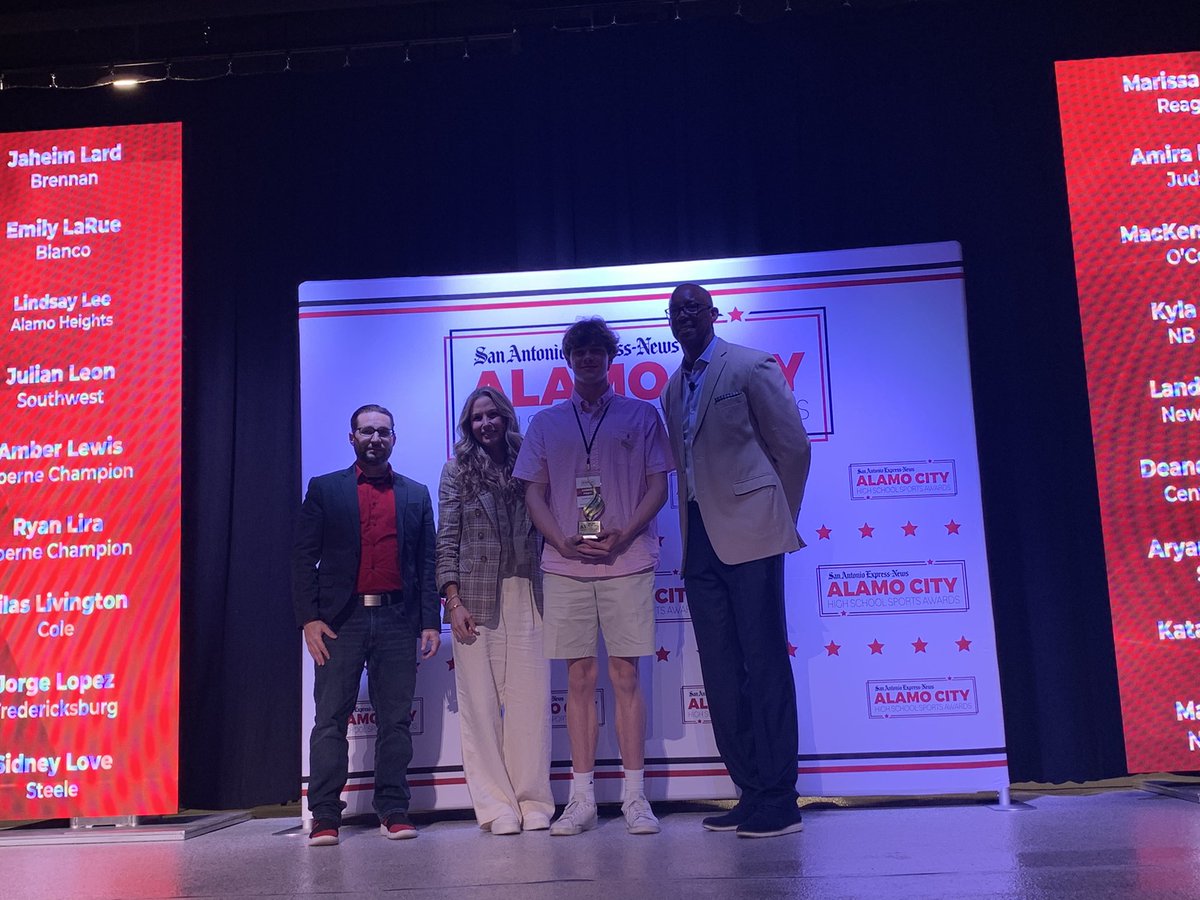 sanantoniohss's tweet photo. Alamo Heights’ Connor Foote is the #AlamoHSS Male Athlete of the Year. @AHHSmules @AHISDAthletics https://t.co/4qqDjRkPEa