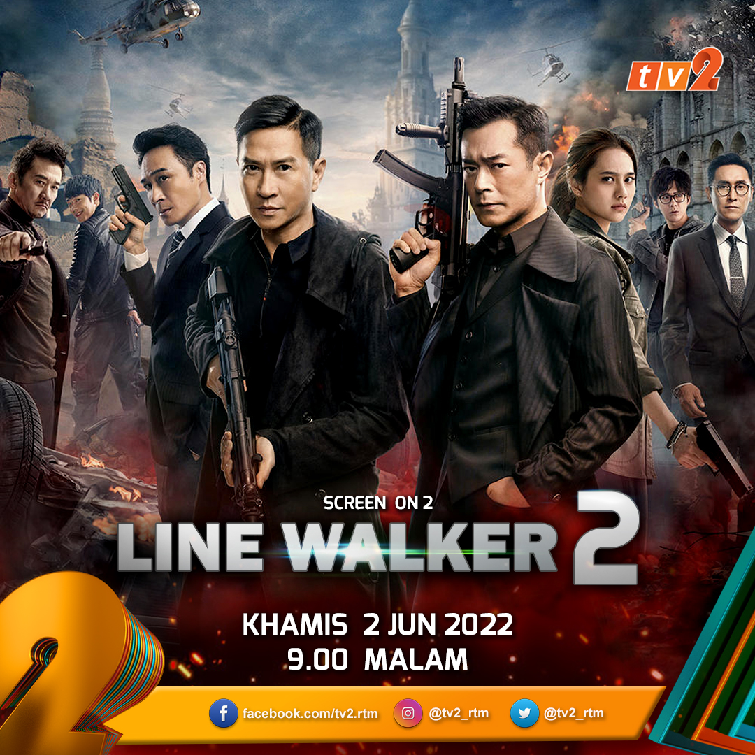 RTM_Malaysia's tweet photo. Selepas menemui bukti bahawa terdapat pembelot yang mencetuskan rasuah dalam pasukan polis, tiga pegawai polis Hong Kong cuba menjejak yang mana diantara mereka masih boleh dipercayai!
Saksikan filem aksi #LineWalker2 pukul 9:00 malam ini di @tv2_rtm https://t.co/O7KxqY0wCV