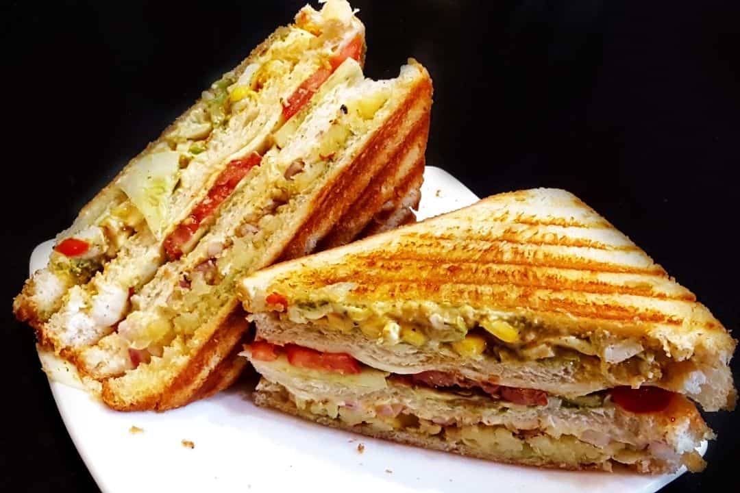 TheFoodIcon5's tweet photo. 🥪 Sandwich 🥪

sandwich, in its basic form, slices of meat, cheese, or other food placed between two slices of bread

➡️ Follow for more details
https://t.co/9mAoZw1bMa

#sandwich are #toast #deliciousfood #eggsandwich #lunchtime #chickensandwich #brunch #breakfast https://t.co/9E38gnXisZ