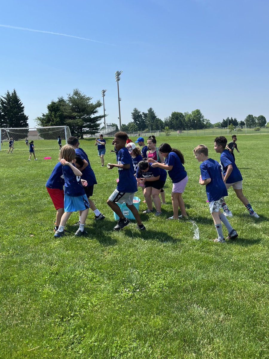 FcpsPease's tweet photo. Thank you @pta_bces for an amazing 5th grade picnic! These #superstars had so much fun! #allofus #bces5thgrade https://t.co/muG9rEJX4x
