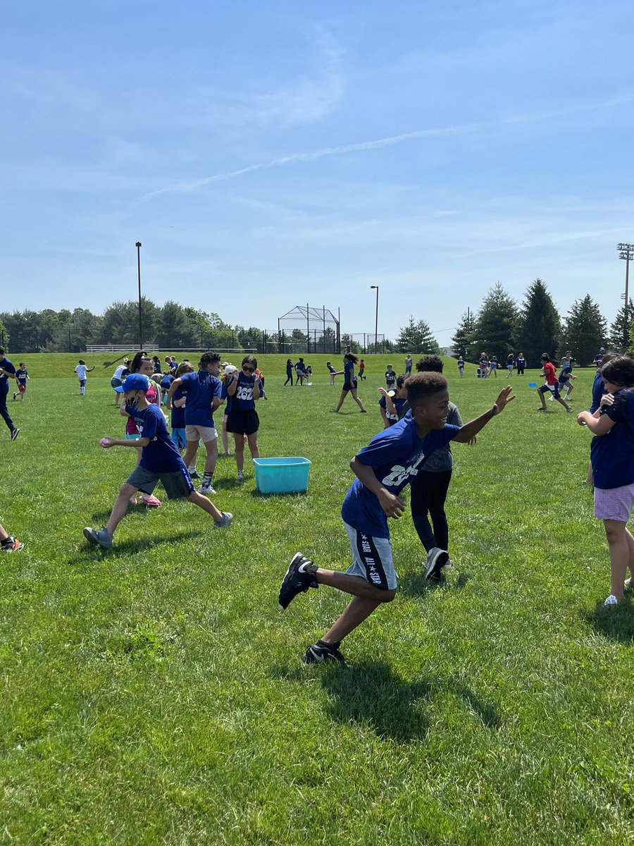 FcpsPease's tweet photo. Thank you @pta_bces for an amazing 5th grade picnic! These #superstars had so much fun! #allofus #bces5thgrade https://t.co/muG9rEJX4x