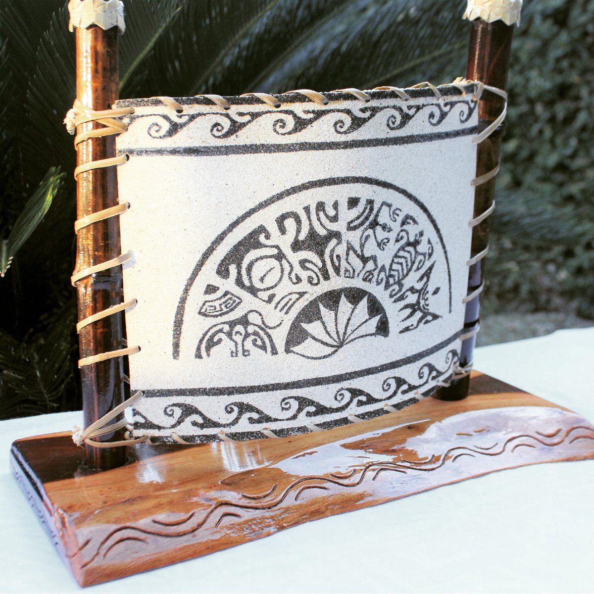 Nesian_Tahiti's tweet photo. "Mahana" Lamp 

Lampshade with polynesian-marquesan patterns.
Base in engraved Rosewood and integrated bamboo stems. 
-
-

#polynesianart  #rosewood #miro #gravuresurbois #symbole #tahiti #inspirebynature #creativelife #boisderose #artwork #decoration #nesiantahitidesign https://t.co/CgJB6Xcl2r