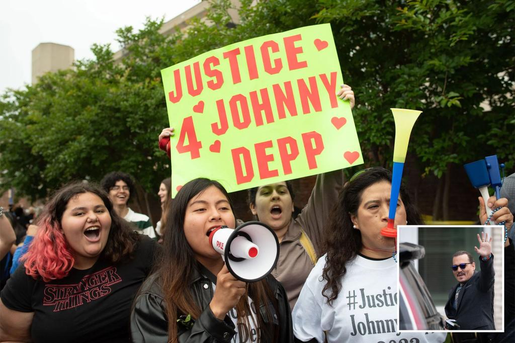 nypost's tweet photo. Johnny Depp's fans celebrate his win over Amber Heard in court after verdict https://t.co/HSCAYEHcwL https://t.co/4tDzDtof1s