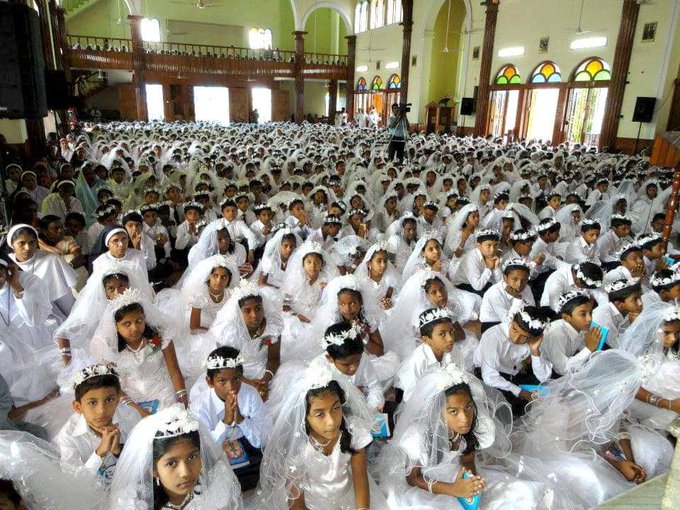 Sachinettiyil's tweet photo. This is how a First Communion Mass looks like in Kerala, India. https://t.co/ob66QAaG10